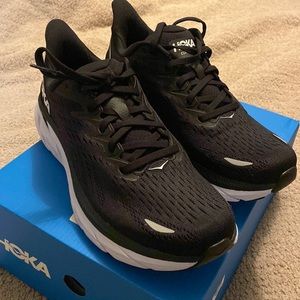 Homs Clifton 8, size 7B, brand new